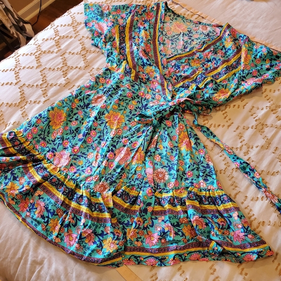 Dresses & Skirts - Colorful floral wrap dress